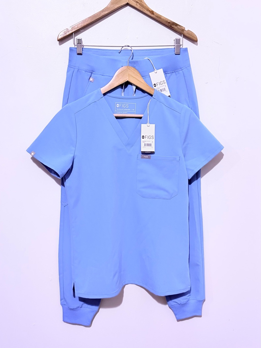 FIGS Women Scrub Set in Blue Horizon - V-Neck Top & Jogger Pants